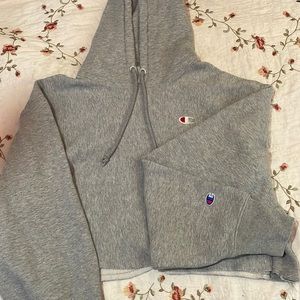 Grey cropped champion pull over